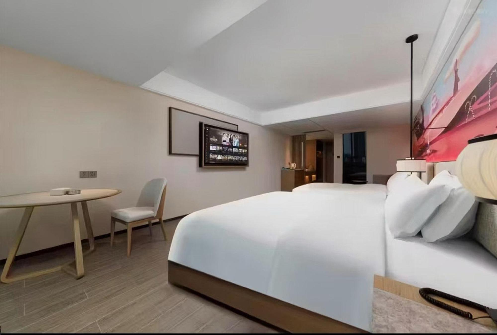 Mehood Lestie International Hotel Nancun Wanbo Metro Station Branch - Free Shuttle Bus To Canton Fair Complex During Canton Fair Period & Free Breakfast & Free Afternoon Tea & Free Midnight Snack & Free Vpn Internet Access Εξωτερικό φωτογραφία