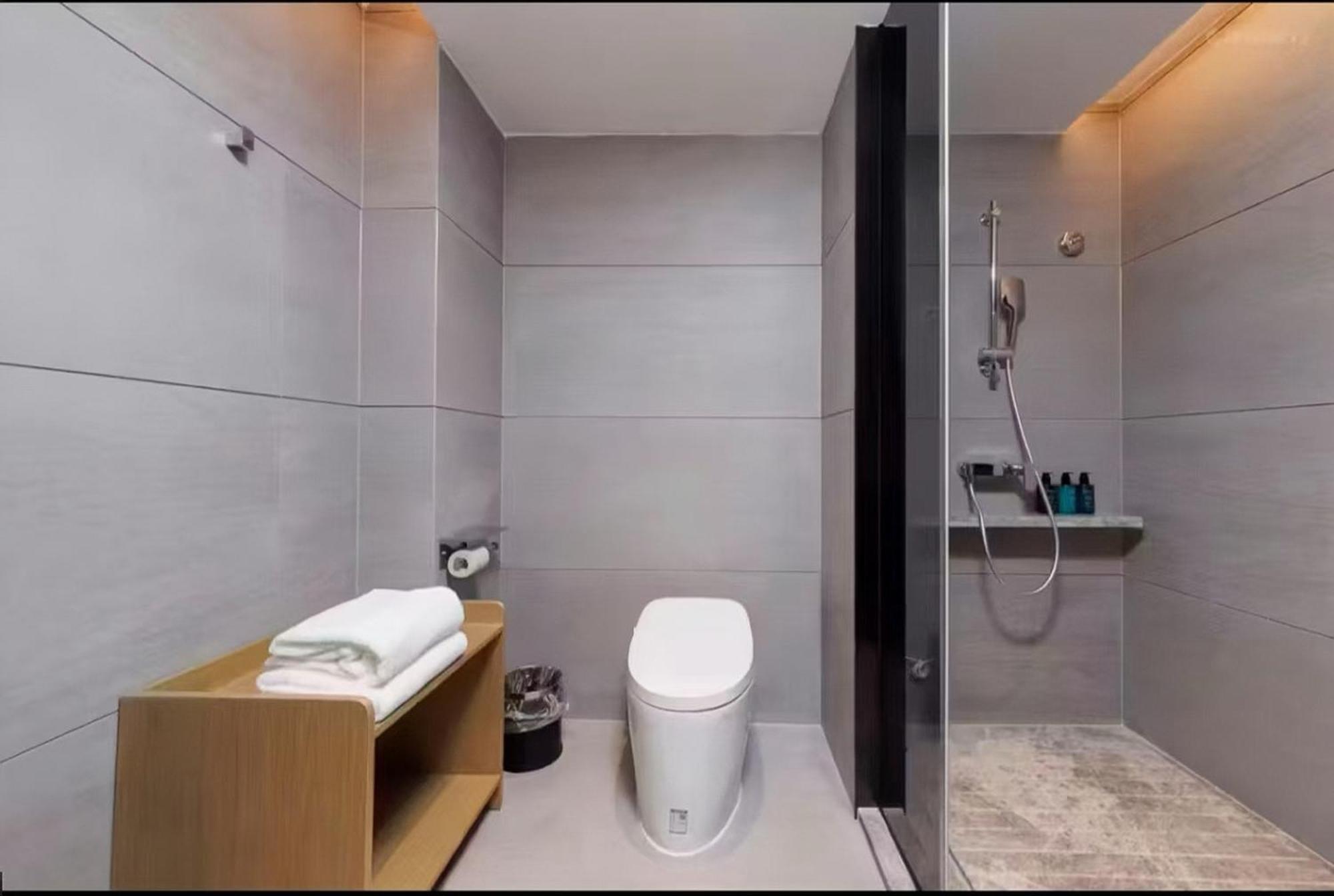 Mehood Lestie International Hotel Nancun Wanbo Metro Station Branch - Free Shuttle Bus To Canton Fair Complex During Canton Fair Period & Free Breakfast & Free Afternoon Tea & Free Midnight Snack & Free Vpn Internet Access Εξωτερικό φωτογραφία