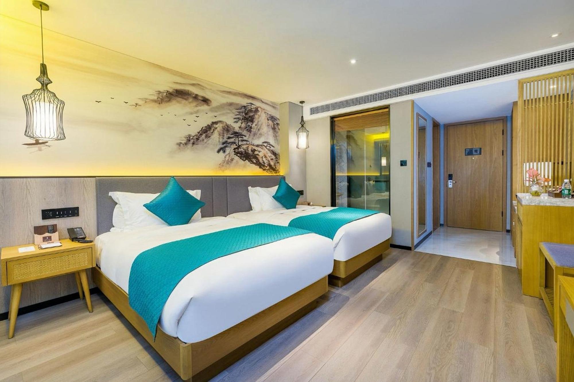 Mehood Lestie International Hotel Nancun Wanbo Metro Station Branch - Free Shuttle Bus To Canton Fair Complex During Canton Fair Period & Free Breakfast & Free Afternoon Tea & Free Midnight Snack & Free Vpn Internet Access Εξωτερικό φωτογραφία