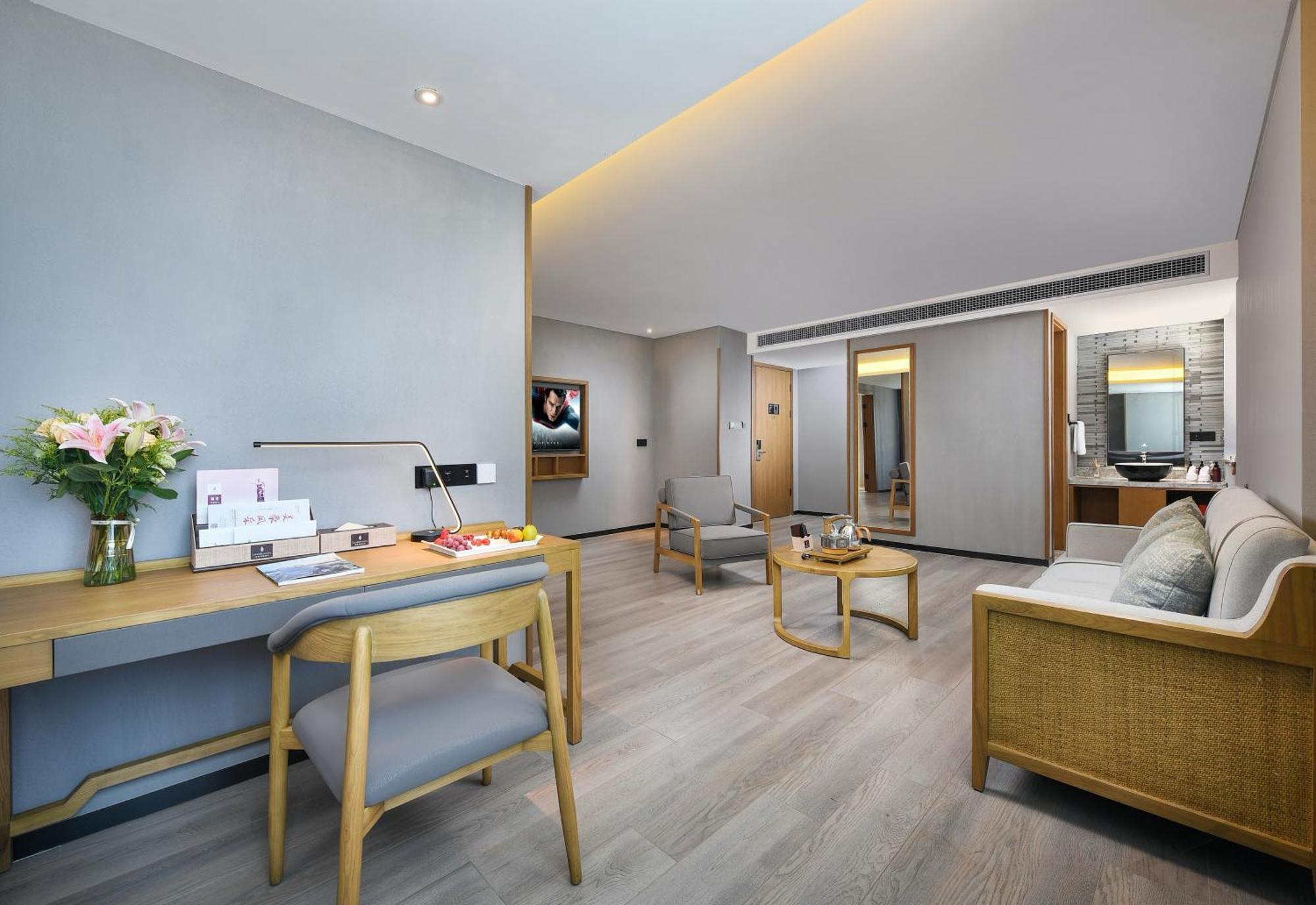 Mehood Lestie International Hotel Nancun Wanbo Metro Station Branch - Free Shuttle Bus To Canton Fair Complex During Canton Fair Period & Free Breakfast & Free Afternoon Tea & Free Midnight Snack & Free Vpn Internet Access Εξωτερικό φωτογραφία