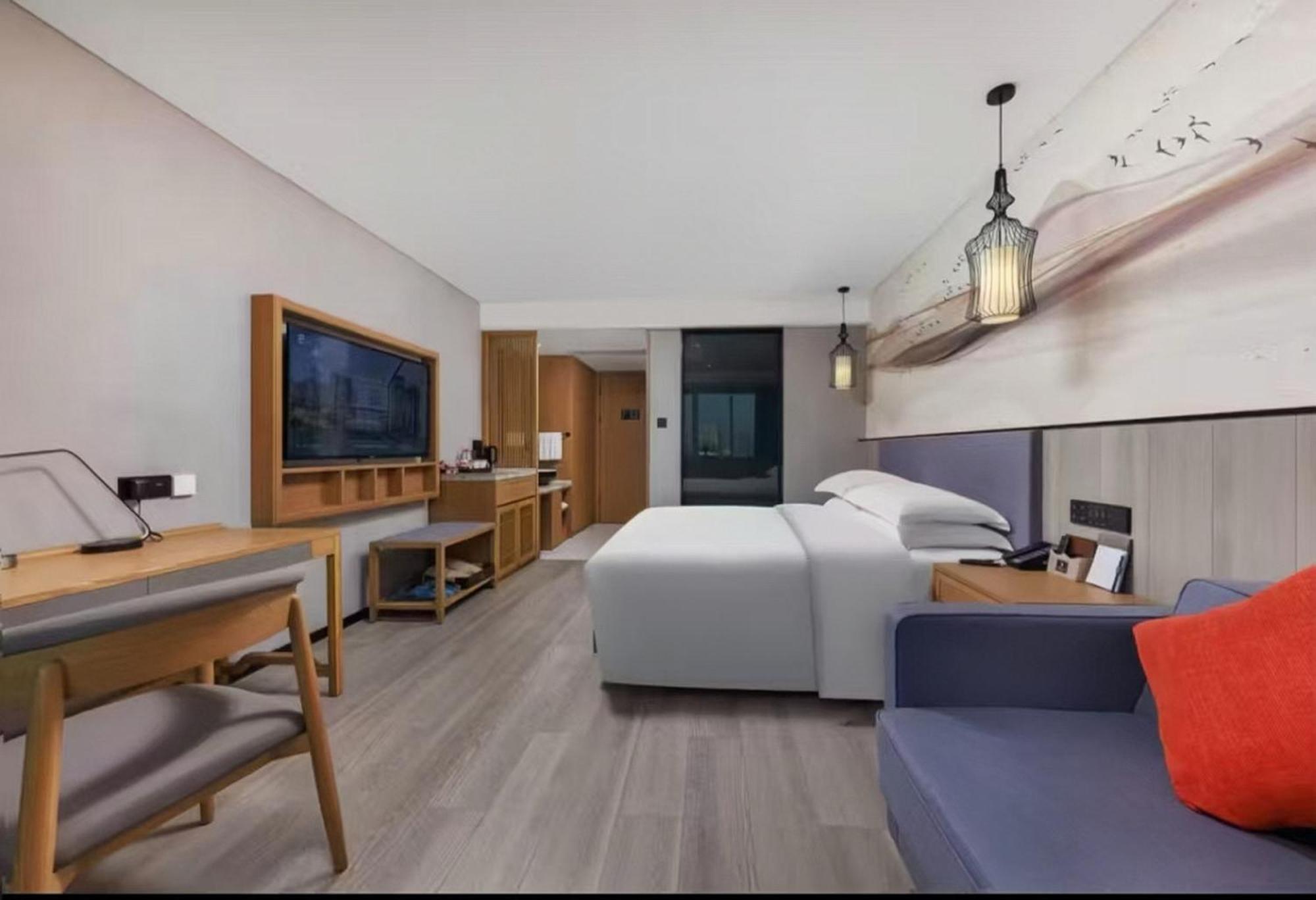 Mehood Lestie International Hotel Nancun Wanbo Metro Station Branch - Free Shuttle Bus To Canton Fair Complex During Canton Fair Period & Free Breakfast & Free Afternoon Tea & Free Midnight Snack & Free Vpn Internet Access Εξωτερικό φωτογραφία