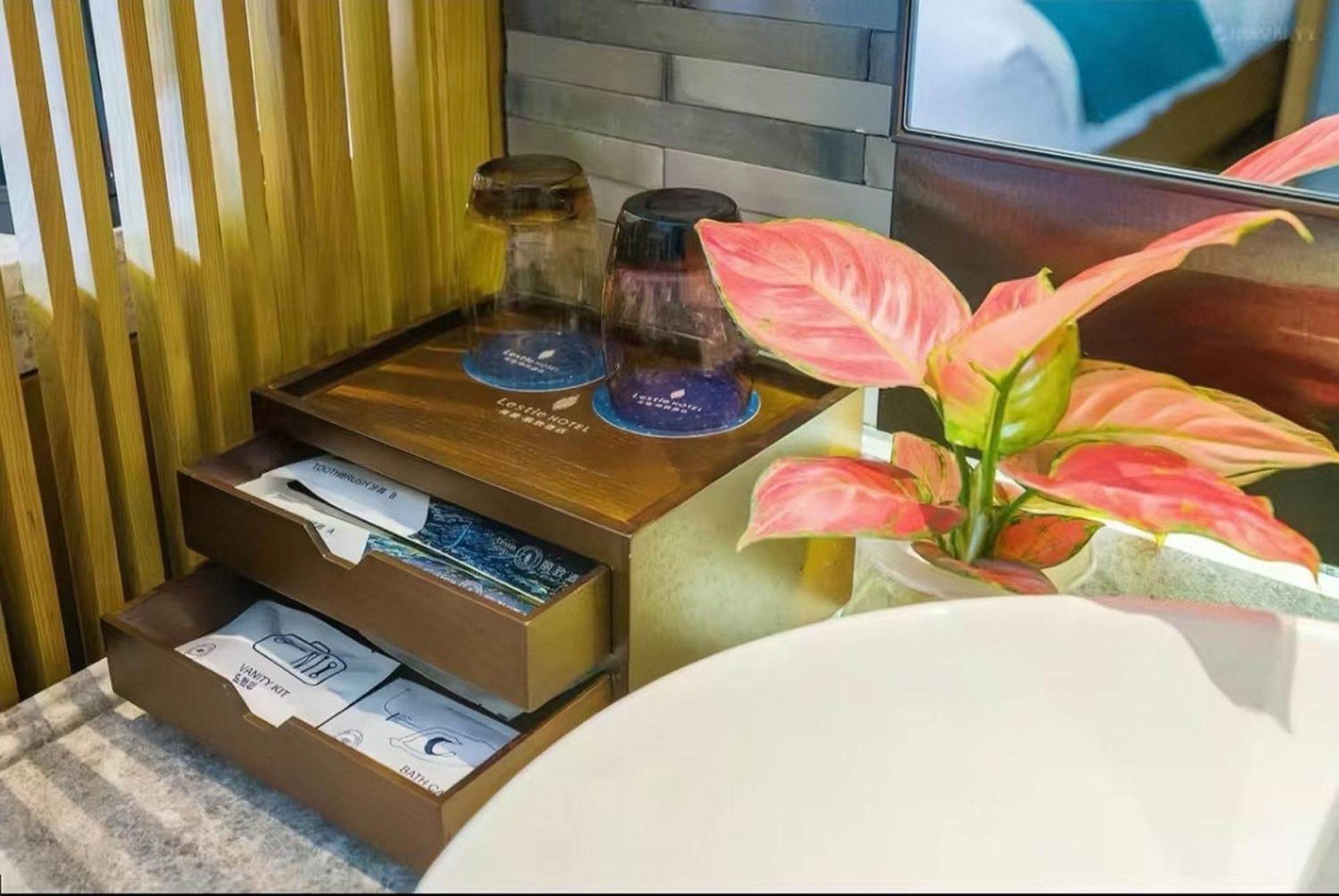 Mehood Lestie International Hotel Nancun Wanbo Metro Station Branch - Free Shuttle Bus To Canton Fair Complex During Canton Fair Period & Free Breakfast & Free Afternoon Tea & Free Midnight Snack & Free Vpn Internet Access Εξωτερικό φωτογραφία