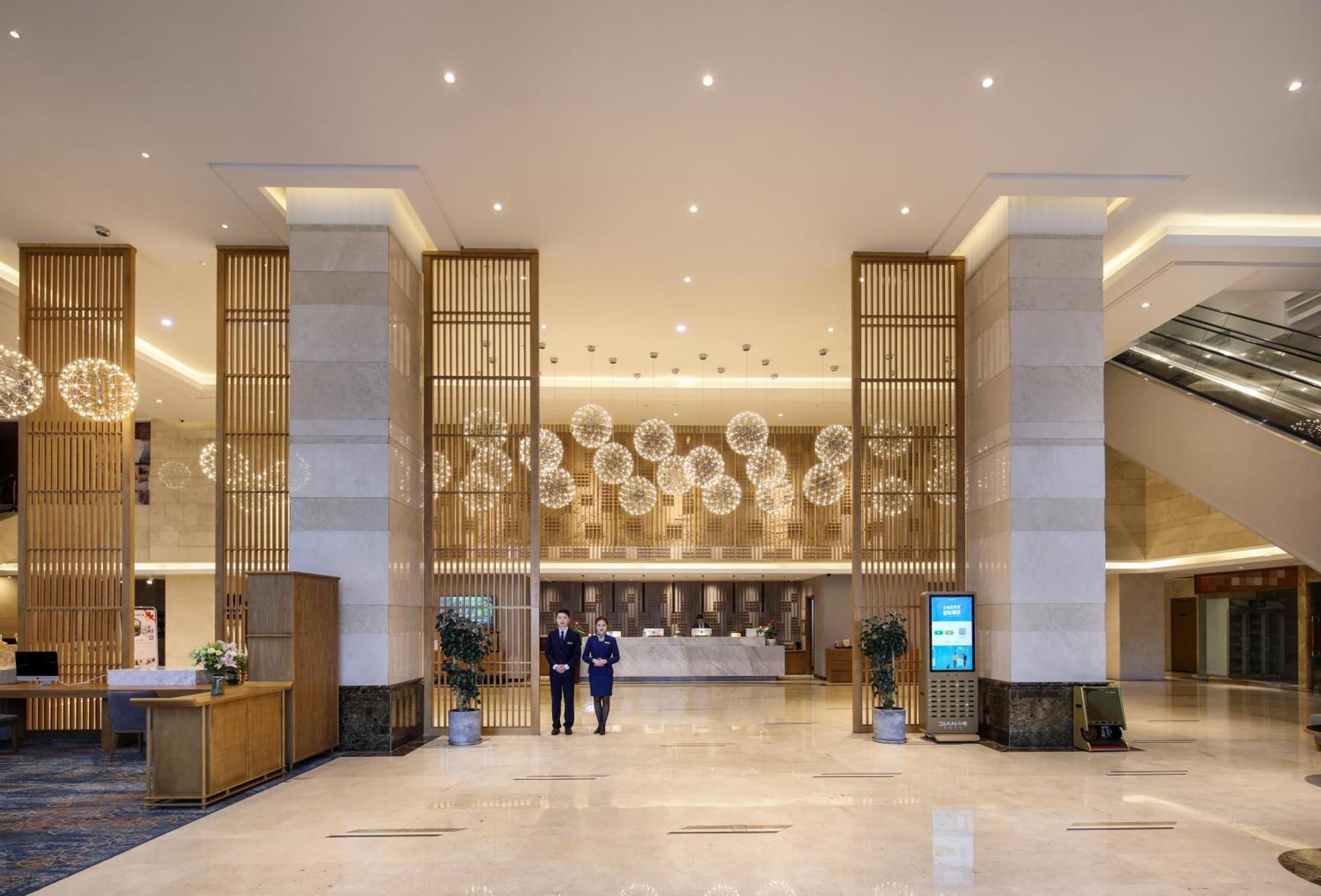 Mehood Lestie International Hotel Nancun Wanbo Metro Station Branch - Free Shuttle Bus To Canton Fair Complex During Canton Fair Period & Free Breakfast & Free Afternoon Tea & Free Midnight Snack & Free Vpn Internet Access Εξωτερικό φωτογραφία