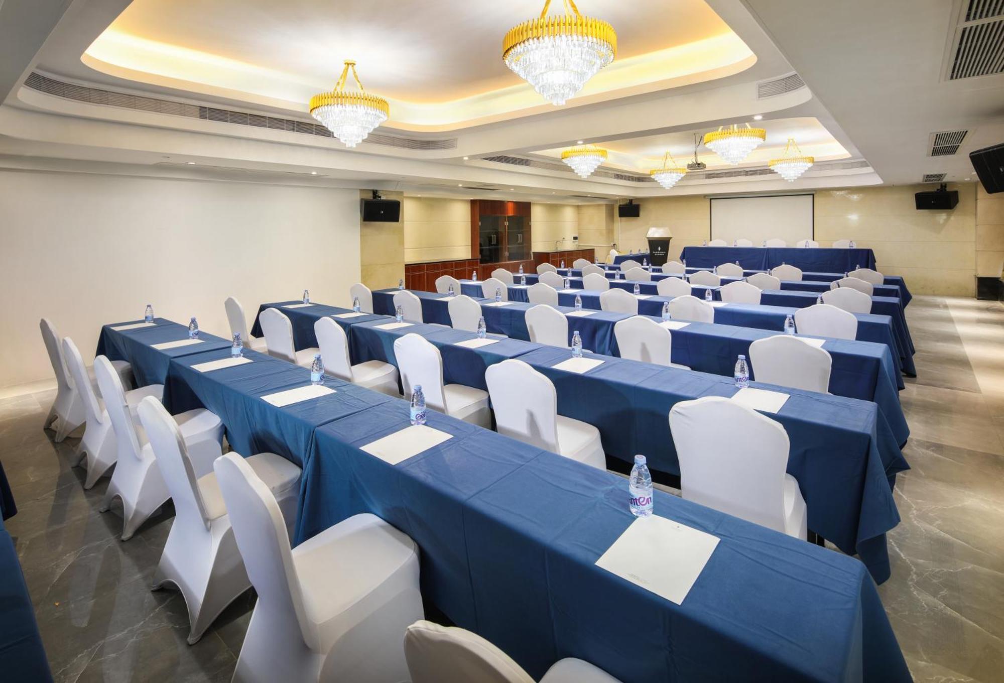 Mehood Lestie International Hotel Nancun Wanbo Metro Station Branch - Free Shuttle Bus To Canton Fair Complex During Canton Fair Period & Free Breakfast & Free Afternoon Tea & Free Midnight Snack & Free Vpn Internet Access Εξωτερικό φωτογραφία