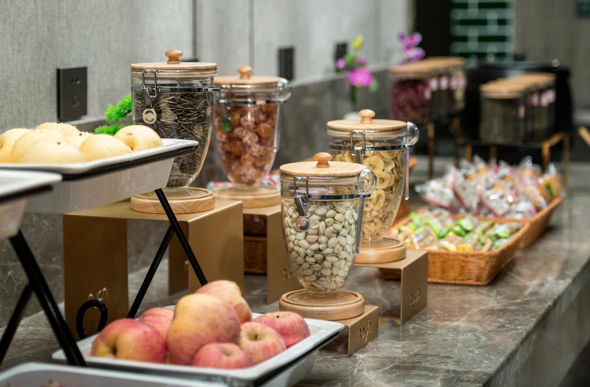 Mehood Lestie International Hotel Nancun Wanbo Metro Station Branch - Free Shuttle Bus To Canton Fair Complex During Canton Fair Period & Free Breakfast & Free Afternoon Tea & Free Midnight Snack & Free Vpn Internet Access Εξωτερικό φωτογραφία