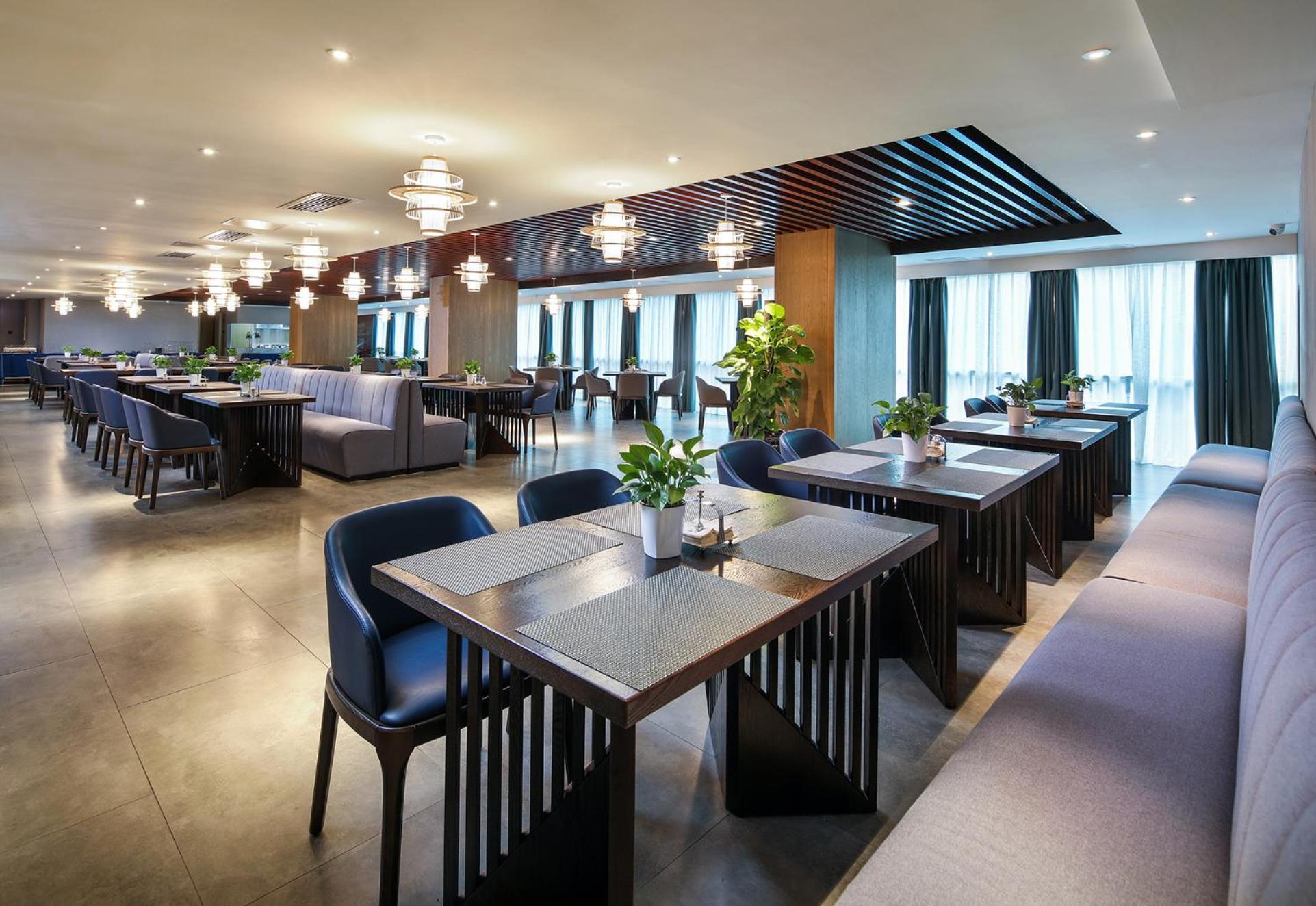 Mehood Lestie International Hotel Nancun Wanbo Metro Station Branch - Free Shuttle Bus To Canton Fair Complex During Canton Fair Period & Free Breakfast & Free Afternoon Tea & Free Midnight Snack & Free Vpn Internet Access Εξωτερικό φωτογραφία